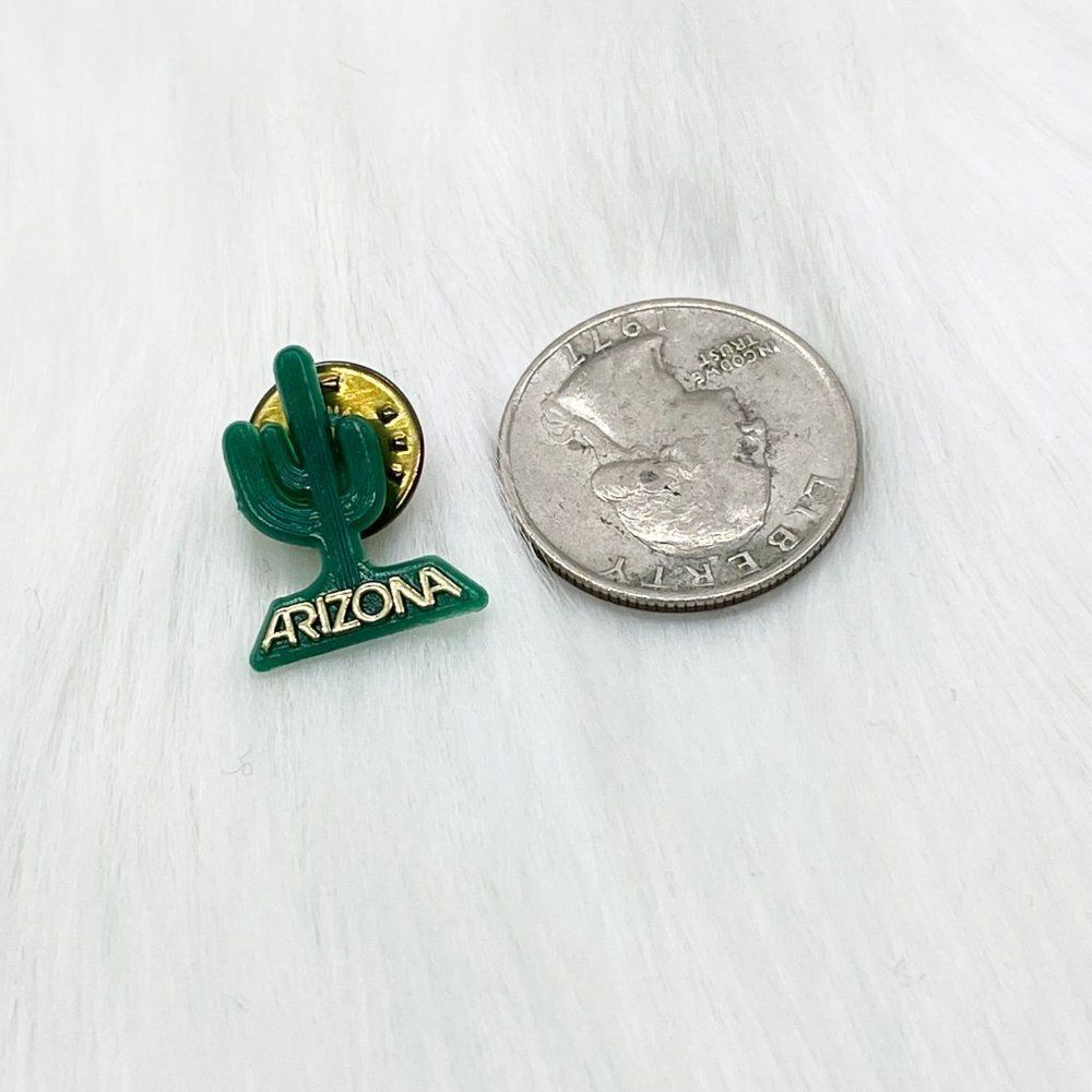 🔮 5/$25 Vintage Arizona Cactus Pin - Picture 2 of 3
